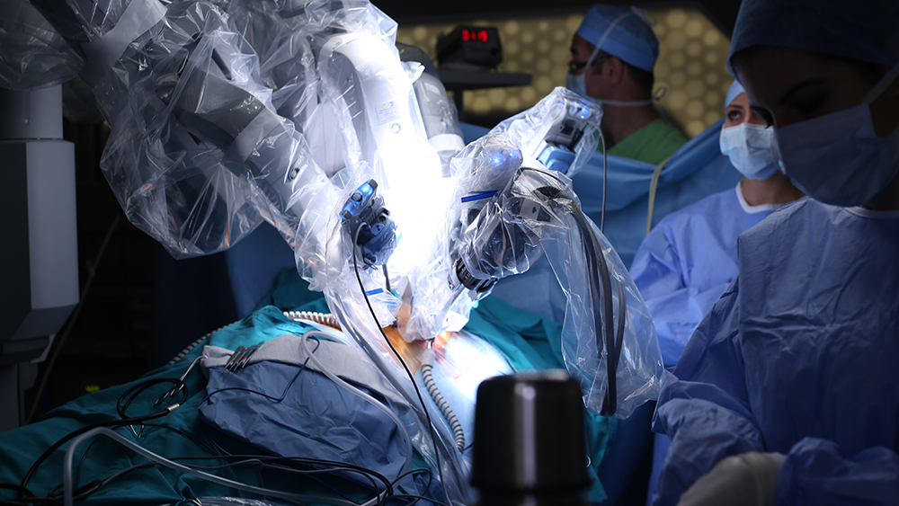 Robotic Surgery. Medical robot. Medical operation involving robo 1000 x 563