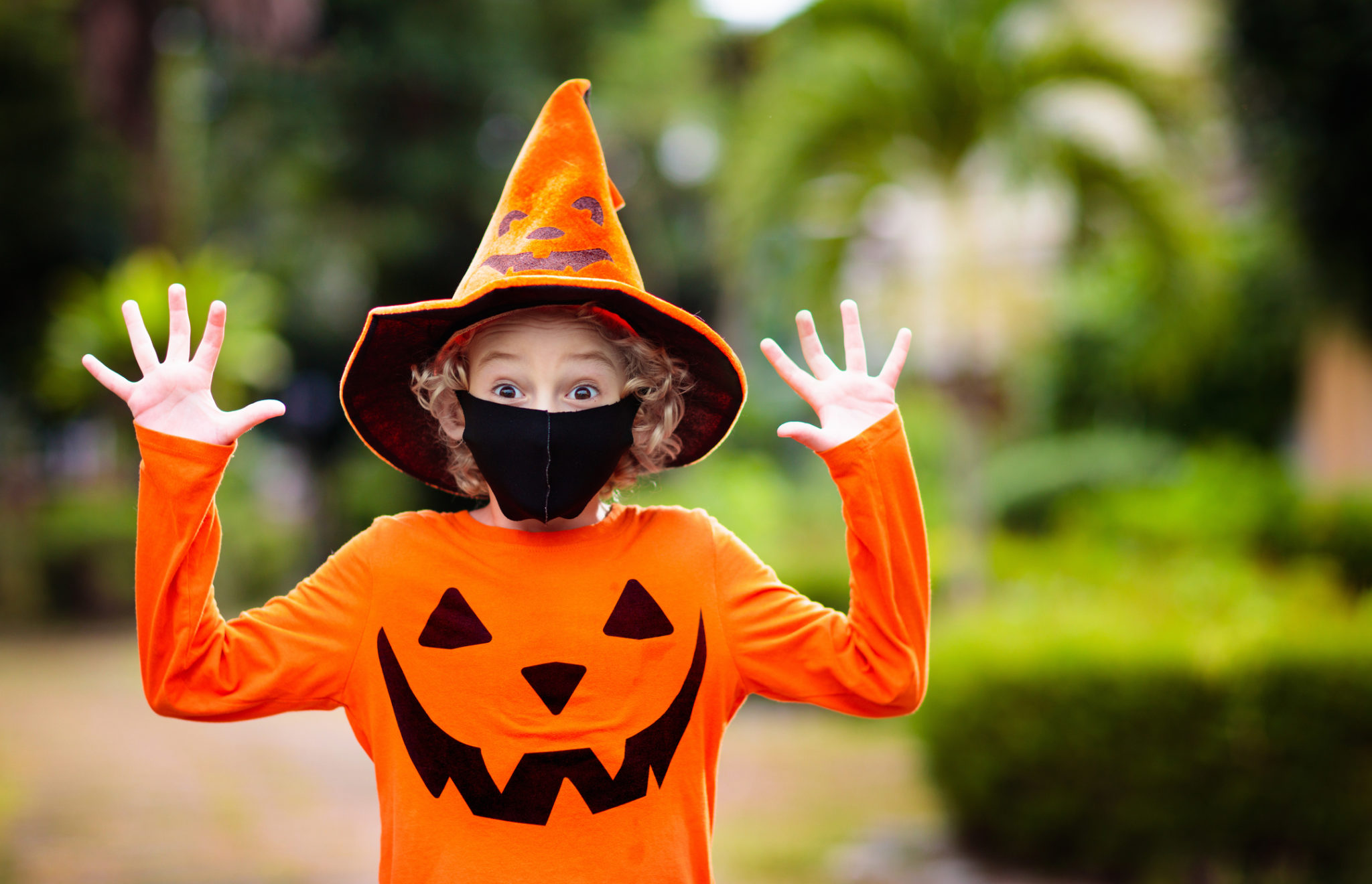 safety guidelines Halloween child in costume and facemask
