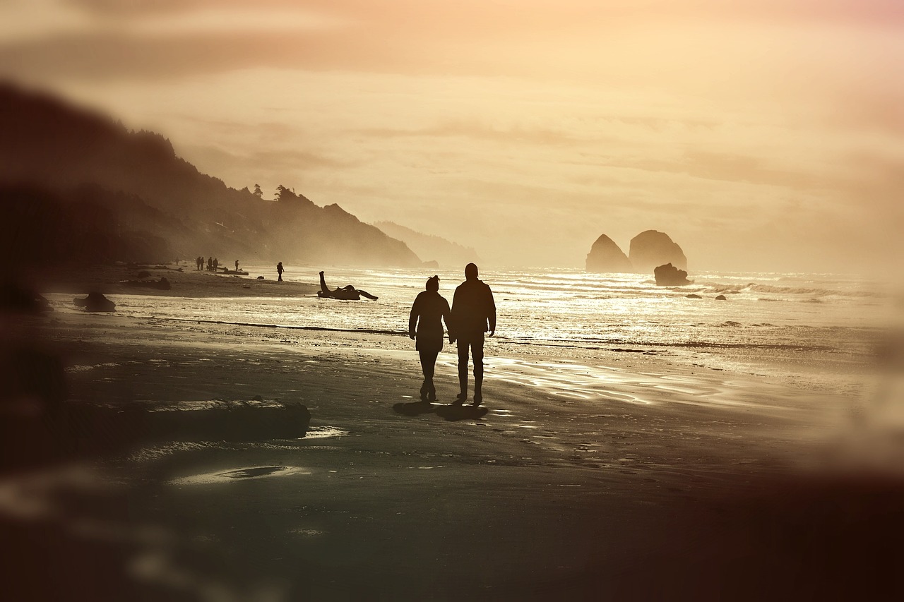 Couple on beach at dusk 1280 x 853