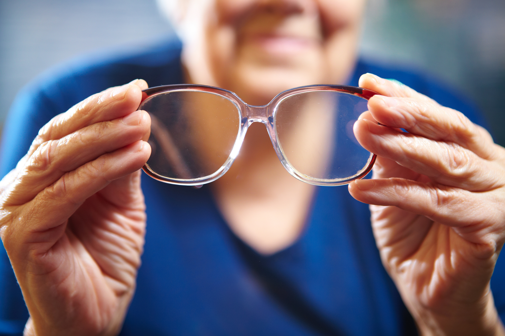 Elderly woman with eyeglasses closeup 2000 x 1333