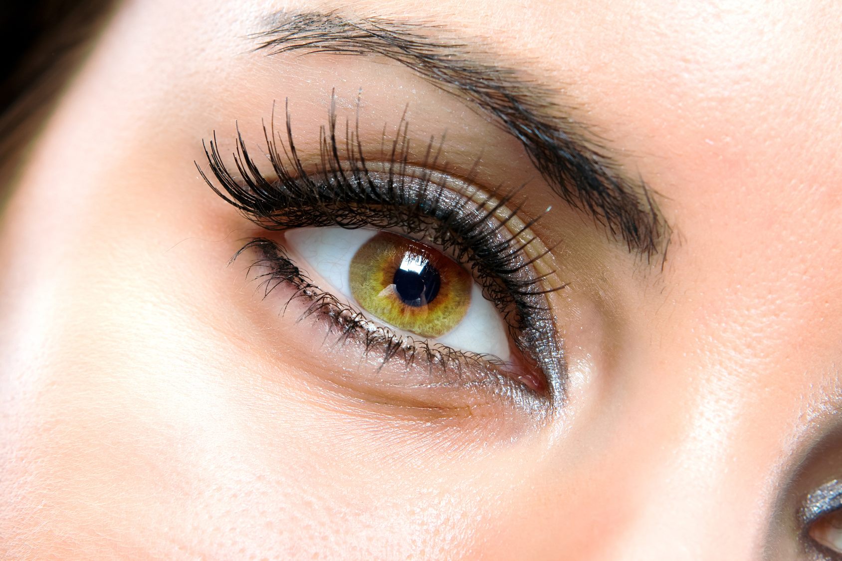 closeup beautiful woman's eye 1688 x 1125